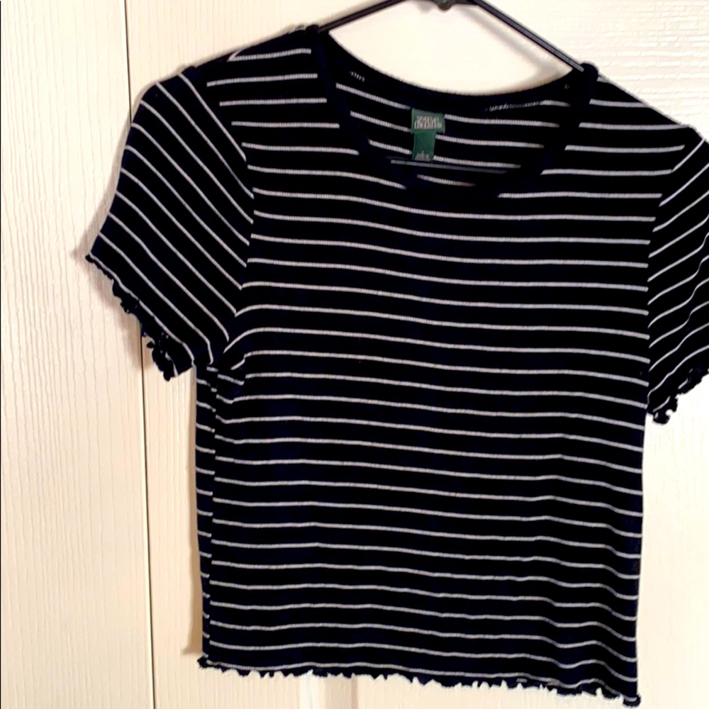 Scalloped edge t-shirt
